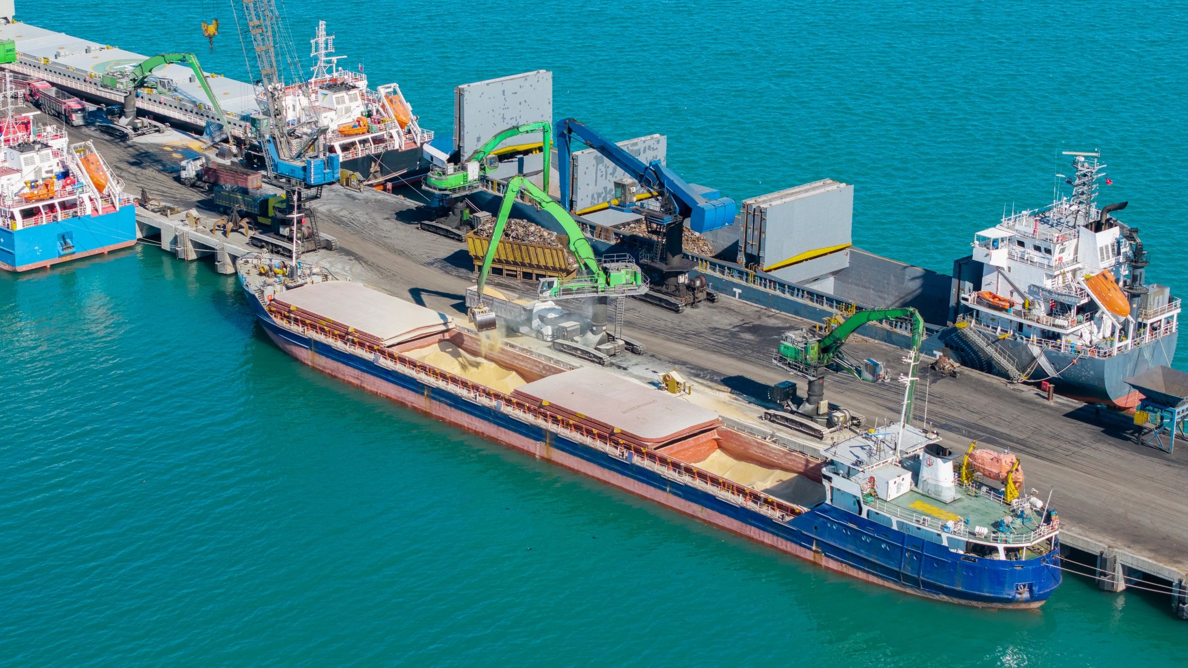 Cargo vessel operating in an industrial port